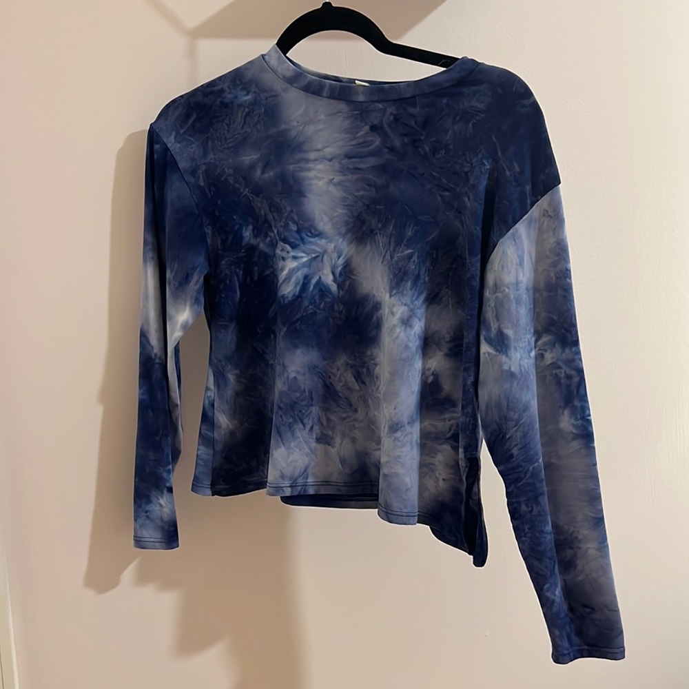 blue tie dyed top